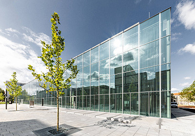 Das Bauhaus-Museum in Dessau ist das erste groe Projekt des jungen Bros addenda architects aus Barcelona.