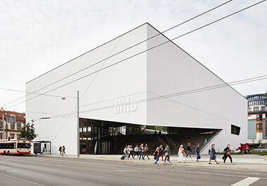 Das Museum von Studio Libeskind und Do Architects steht am Rand der Altstadt. Zu Sowjetzeiten befand sich hier ein Kino, dessen Abriss durchaus bedauert wurde.