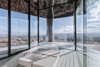 Der vollkommen verglaste Pavillon bietet ein spektakulres 360-Panorama auf die spanische Gorafe-Wste. 