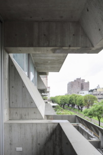 Balkone, Terrassen und berdachungen sind aus Portland Zement. 