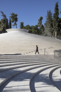 Gebaute Landschaft: Die Gedenksttte am Mount Herzl, fertiggestellt im September 2017, von Kimmel Eshkolot Architects in Zusammenarbeit mit Kalush Chechik Architects 