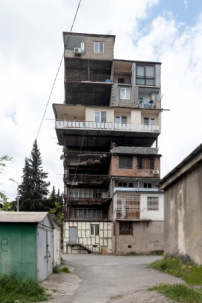 Schachtelfrmige An- und berbauten im Bezirk Nutsubidze Plato in Tbilisi, aus Hybrid Tbilisi 