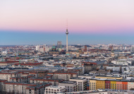 Grtenteils flach: In Berlins Mitte berragen bisher nur wenige Bauten die einheitliche Traufhhe von 22 Metern.