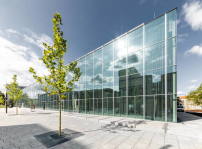 Das Bauhaus-Museum in Dessau ist das erste groe Projekt des jungen Bros addenda architects aus Barcelona. 