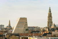 Turmbau zu Groningen: Das Forum dominiert nun neben einigen Kirchtrmen die Skyline der Stadt. 