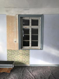 Schon jetzt erkennbar sind die bauarchologischen Fenster, in denen VON M die unterschiedlichen Zeitschichten dieses Hauses charmant zum Vorschein kommen lassen. 