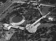 Historische Luftaufnahme, links der kreisrunde Water Dome