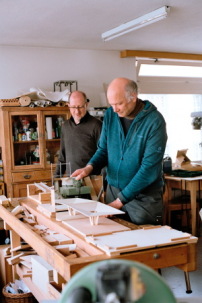 Die beiden Ingenieure fhren seit den 1990er Jahren ein gemeinsames Bro in Chur. 
