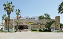 Straenfassade der neuen Hauptpost in Agadir 