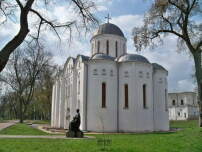 Die Boris und Hleb-Kathedrale aus dem 9. bis 13. Jahrhundert gehrt zum historischen Zentrum von Tschernihiw in Norden der Ukraine. Sie ist einer von 17 Kandidaten in der Tentativliste der ukrainischen Welterbekandidaten.