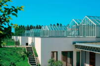 Thomas Herzog errichtet auf dem Gelnde der BUGA in Berlin-Britz 1985 mehrere Hofhuser nach dem Zwei-Zonen-Prinzip.